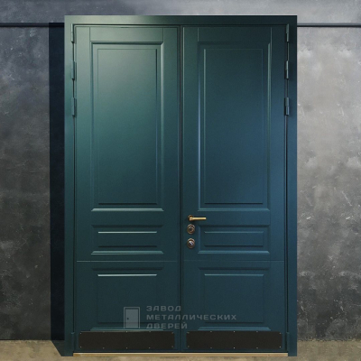 Изумрудная двухстворчатая дверь для частного дома по эскизам дизайнера №9
