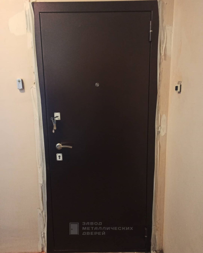 Стальная дверь с антивандальным порошковым напылением для квартиры №79